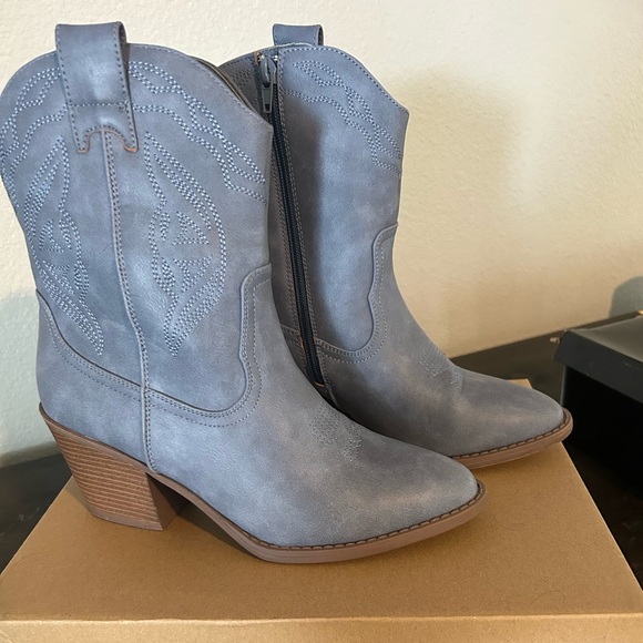 Sugar blue tonal boots size 8 - Picture 4 of 7